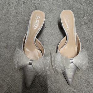 Sliver with bow shoes